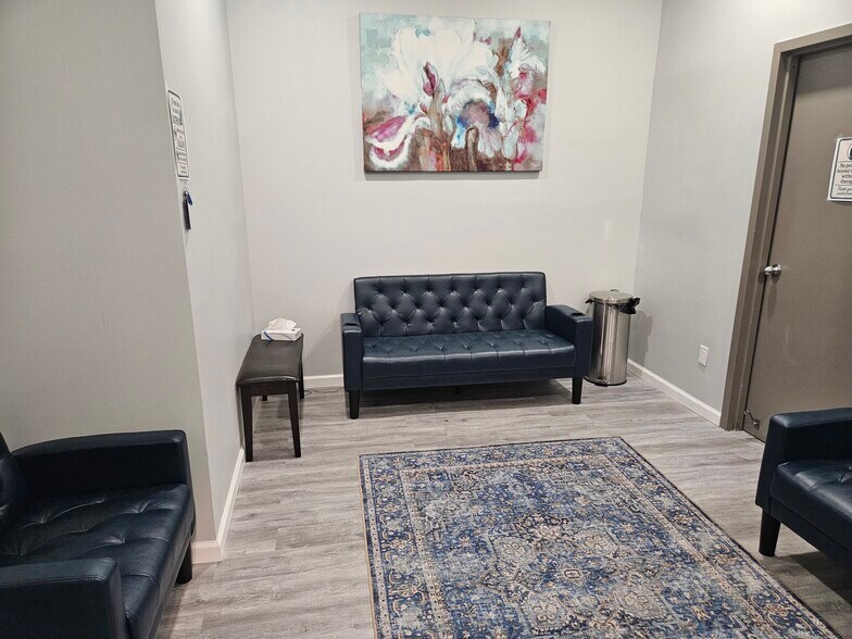 More Photos Of 166 E Jericho Tpke, Mineola Office For Lease