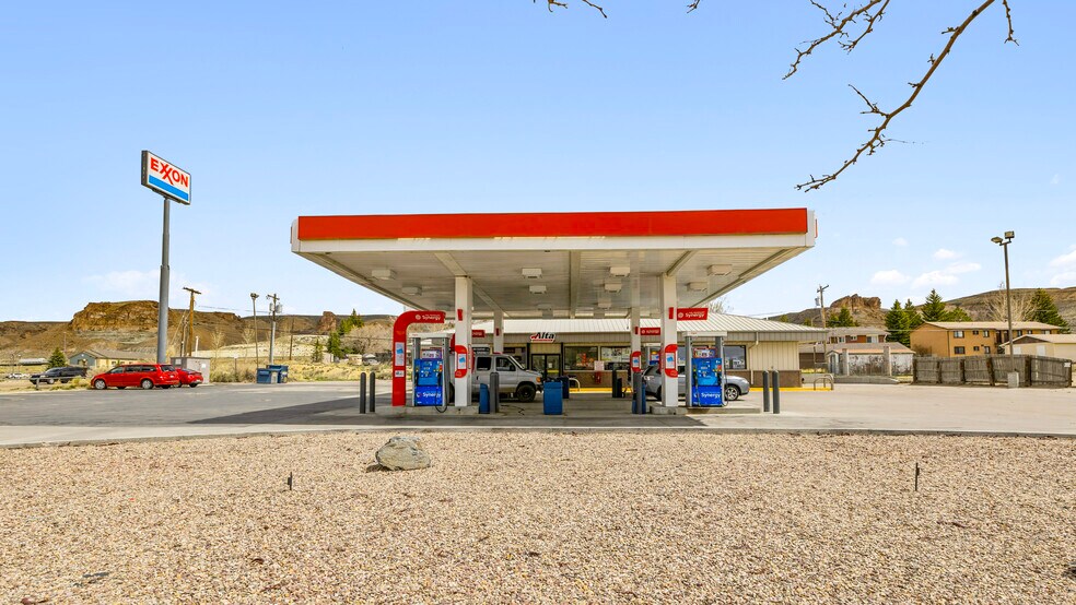 More Photos Of 1050 W Flaming Gorge Way, Green River Service Station For Sale