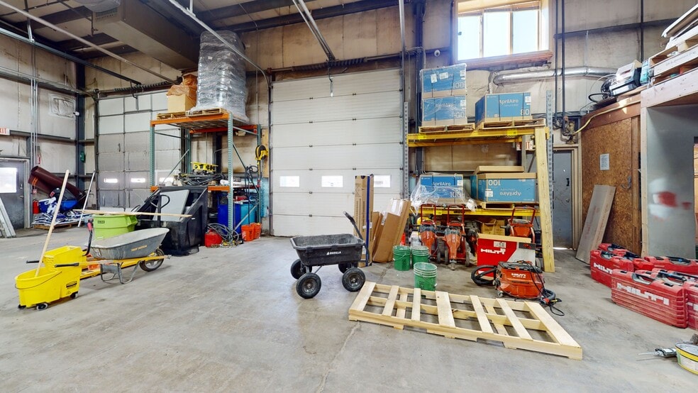 More Photos Of 198 Londonderry Tpke, Hooksett Light Distribution For Lease