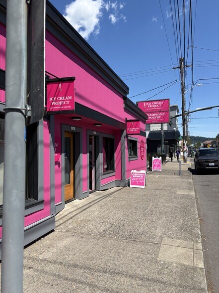 More Photos Of 3341-3343 SE Hawthorne Blvd, Portland Freestanding For Sale