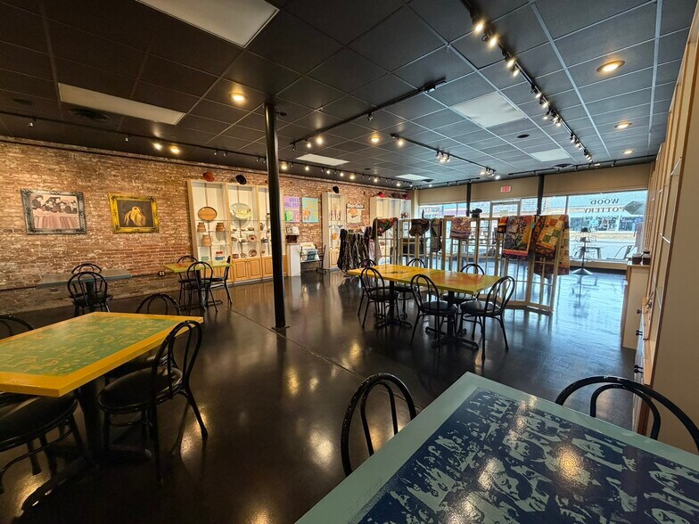 More Photos Of 615 Mena St, Mena Restaurant For Sale