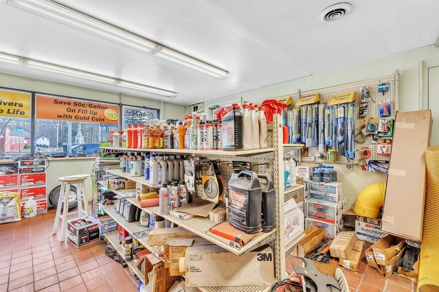 More Photos Of 467 Main St, Wilbraham Service Station For Sale