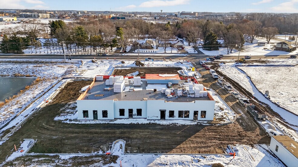 More Photos Of 13675 Brooks School Rd, Noblesville General Retail For Lease
