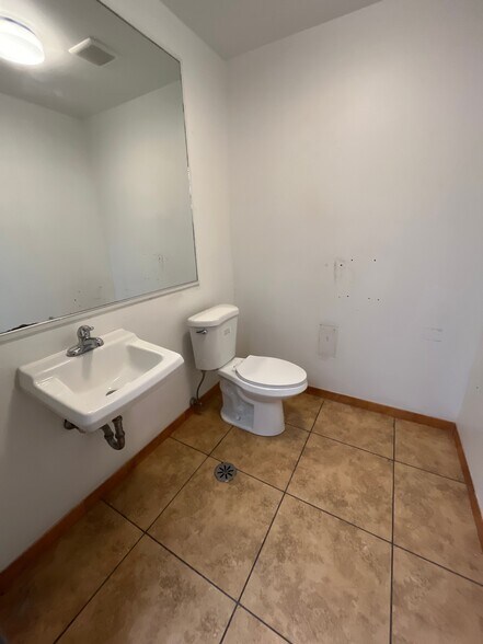 More Photos Of 5000-5014 W Madison St, Chicago Apartments For Lease