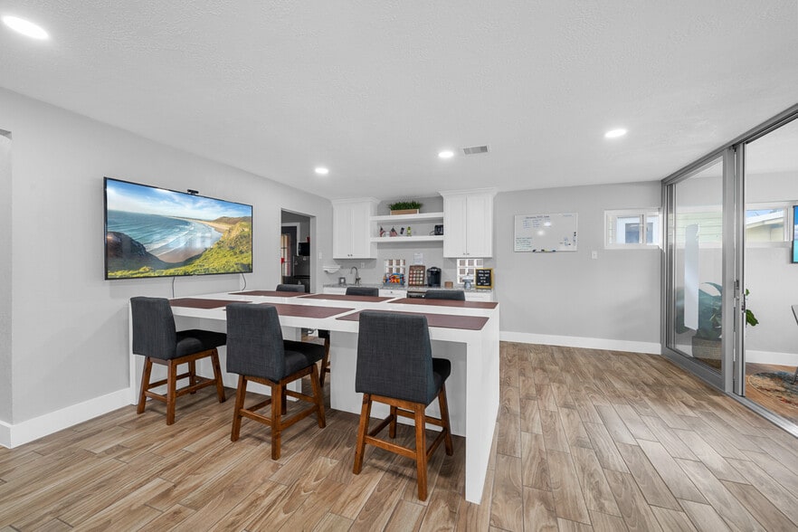 More Photos Of 29519 W Hawthorne Dr, Spring Flex For Sale