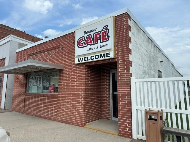 Primary Photo Of 218 Main St, Beemer Restaurant For Sale