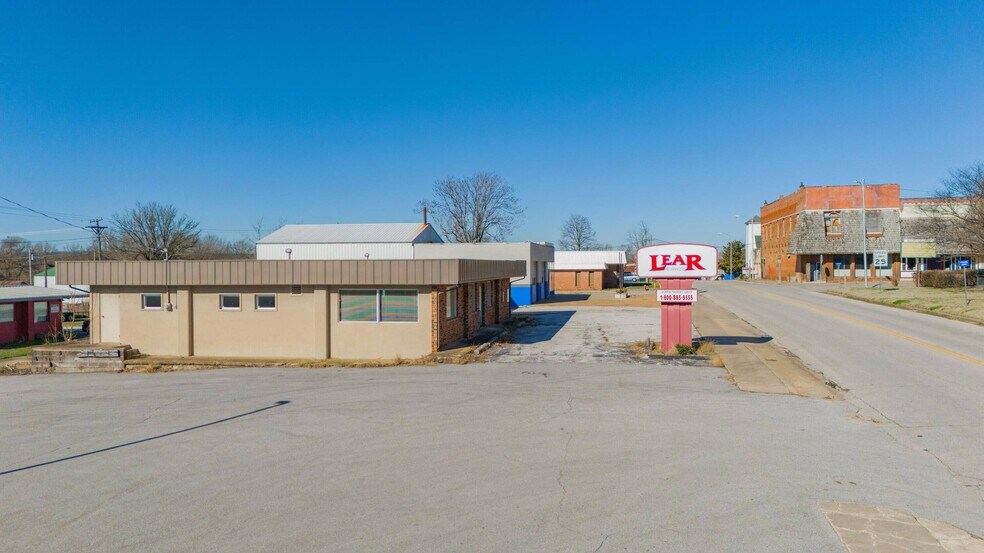 More Photos Of 104 E Tilden St, Humansville Bank For Sale