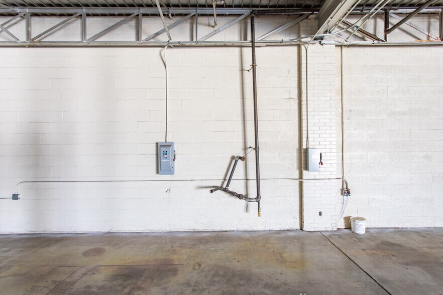 More Photos Of 2200 5th St, Wichita Falls Warehouse For Sale