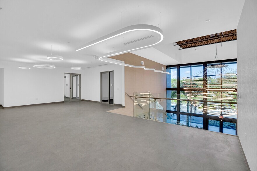 More Photos Of 3755 9th SW st, Vero Beach Office For Lease