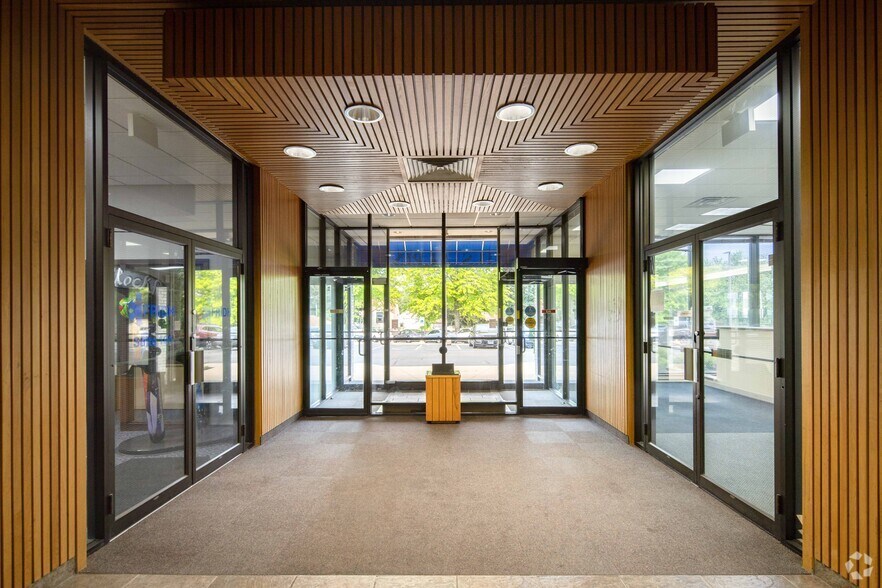More Photos Of 1111 S Alpine Rd, Rockford Office Residential For Lease