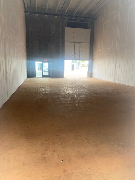 More Photos Of 94-1245 Halehana, Waipahu Service For Lease