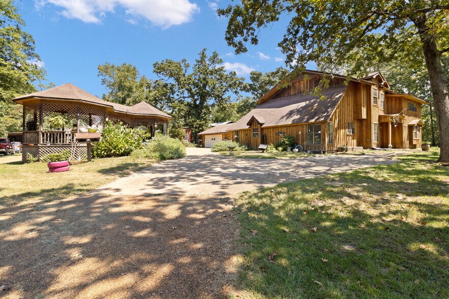 More Photos Of 750 N US Highway 287, Palestine Multifamily For Sale
