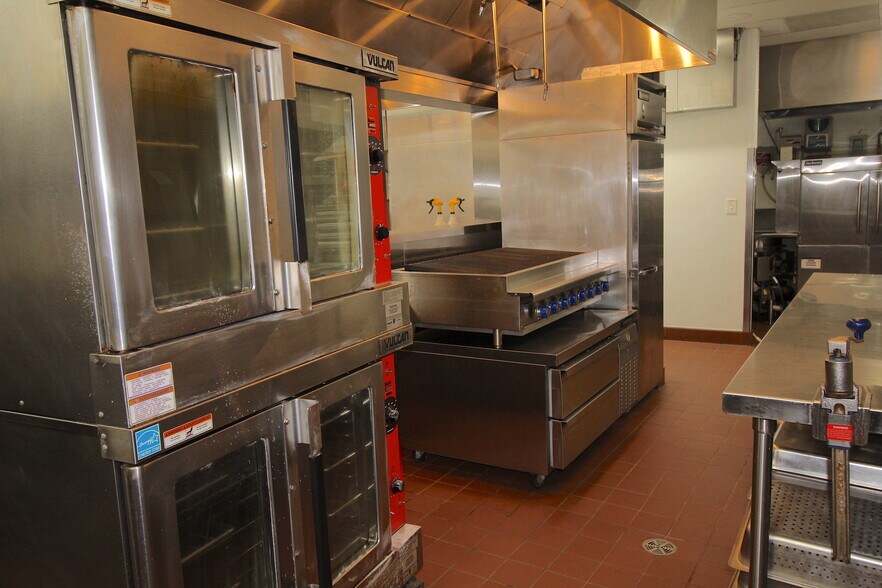 More Photos Of 8755-8757 Old Redwood Hwy, Windsor Hotel For Sale