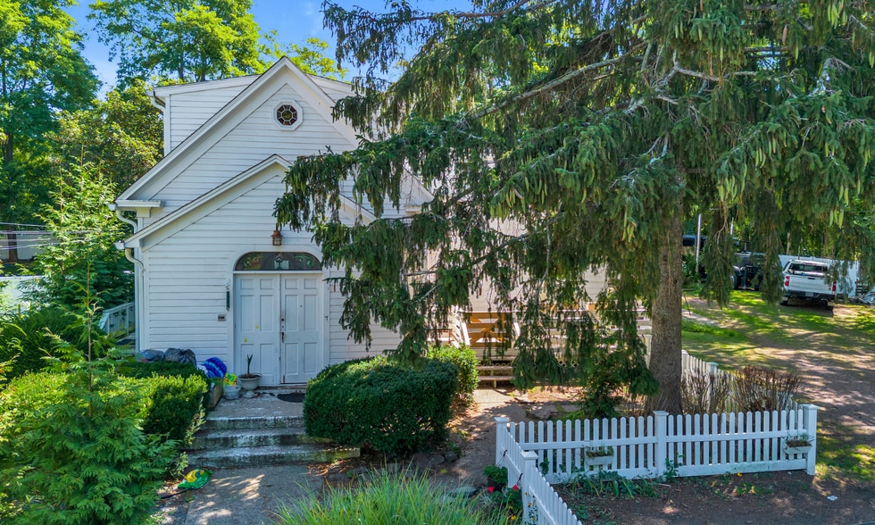 More Photos Of 7 Canal St, Center Moriches Warehouse For Sale