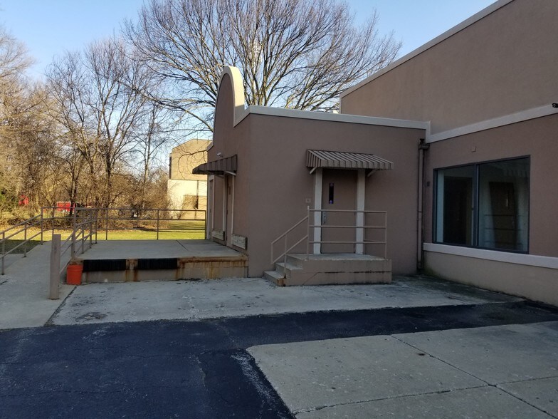 More Photos Of 4606 Old Grand Ave, Gurnee Office For Lease