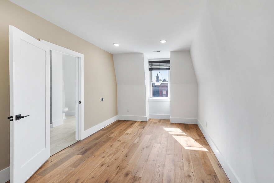 More Photos Of 1935 Spruce St, Philadelphia Apartments For Sale