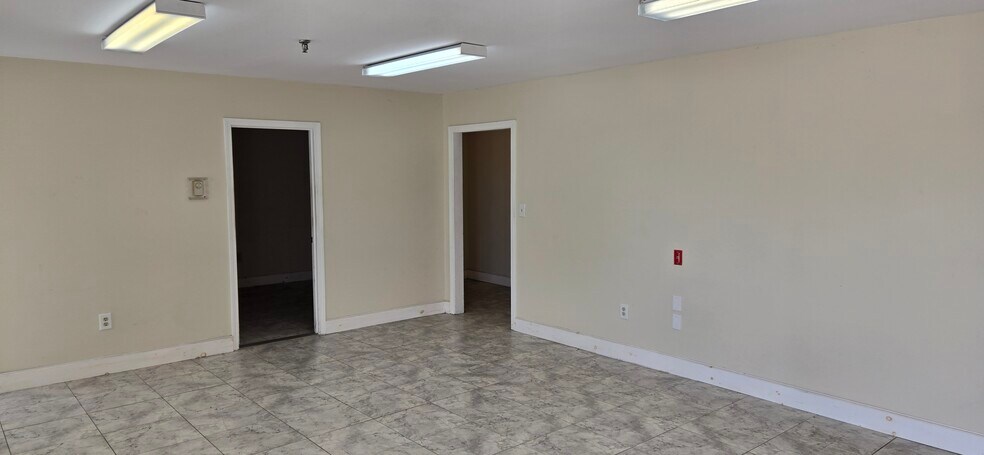 More Photos Of 50 Parker St, Newburyport Manufacturing For Lease
