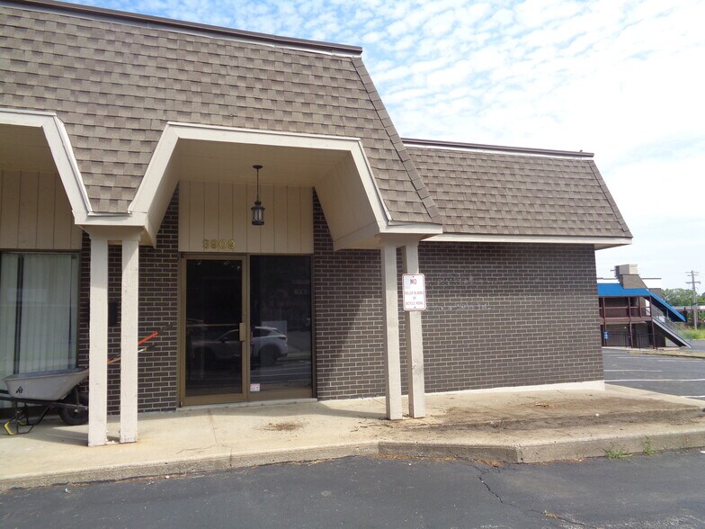 More Photos Of 3903-3913 S Lynn Ct, Independence Office For Sale