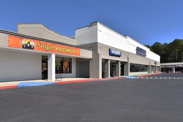 More Photos Of 2421-2423 Shallowford Rd, Marietta Unknown For Lease