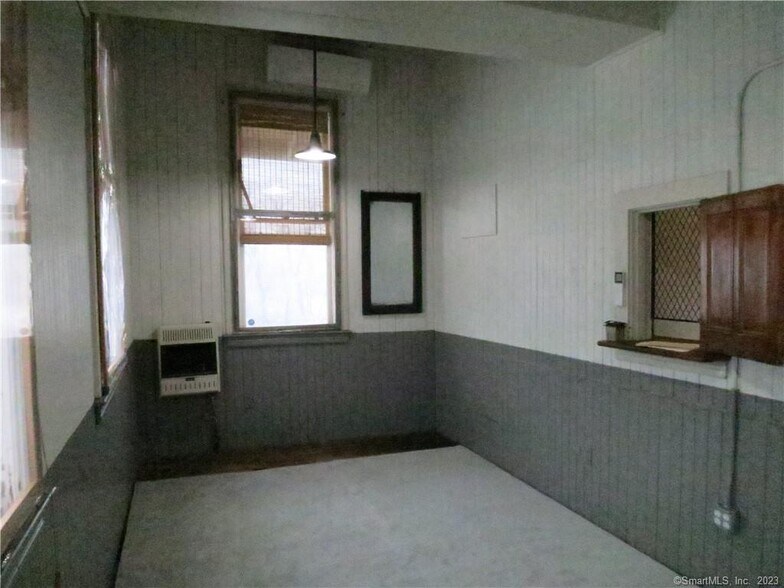 More Photos Of 187 Lebanon Ave, Colchester Freestanding For Lease