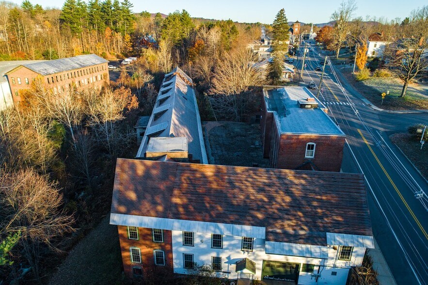 More Photos Of 42 Main St, Antrim Apartments For Lease