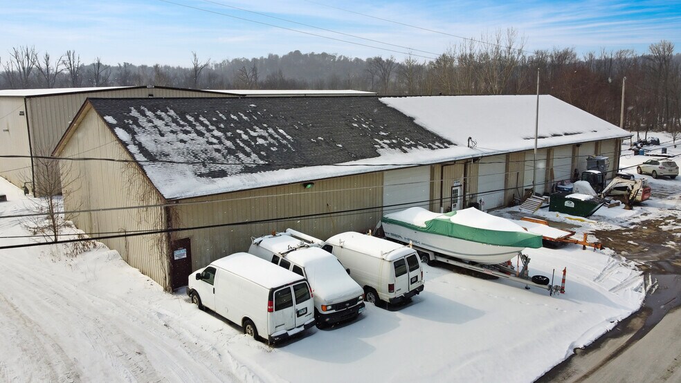 More Photos Of 3000 S 1st St, Clinton Manufacturing For Sale
