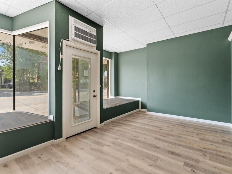 More Photos Of 1410 Washington St, Manitowoc General Retail For Sale