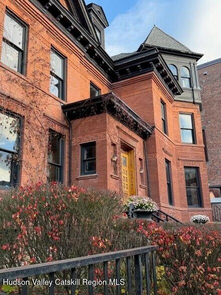 More Photos Of 420 Warren St, Hudson Office For Sale