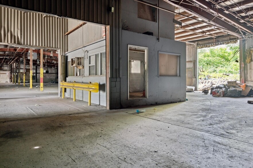 More Photos Of 724 N Irwin St, Dayton Warehouse For Sale