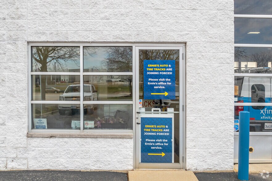 More Photos Of 524-530 W Grand Ave, Elmhurst Auto Repair For Sale