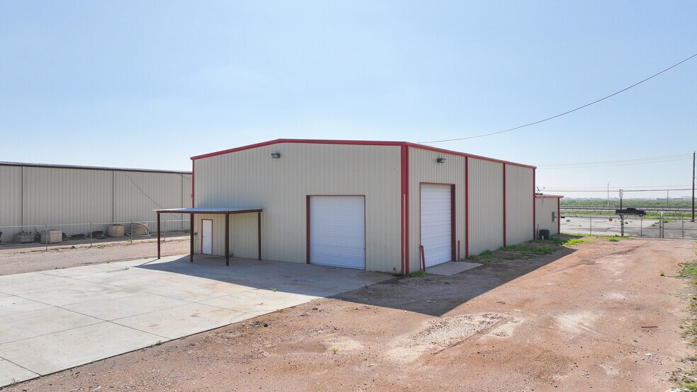 More Photos Of 12718 TX-191, Midland Warehouse For Lease