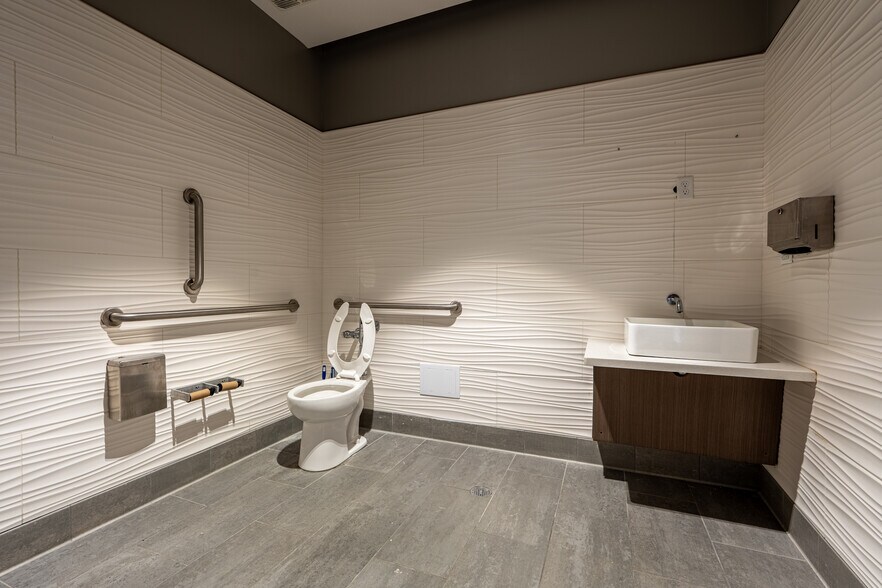 More Photos Of 456 Nelson Rd, New Lenox Freestanding For Lease