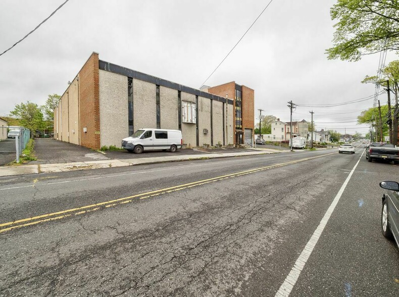 More Photos Of 300-306 W 1st Ave, Roselle Warehouse For Sale