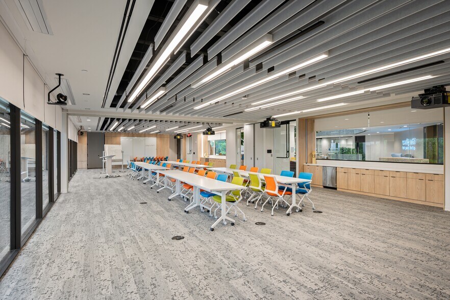 More Photos Of 3340 Perimeter Hill Dr, Nashville Office For Lease