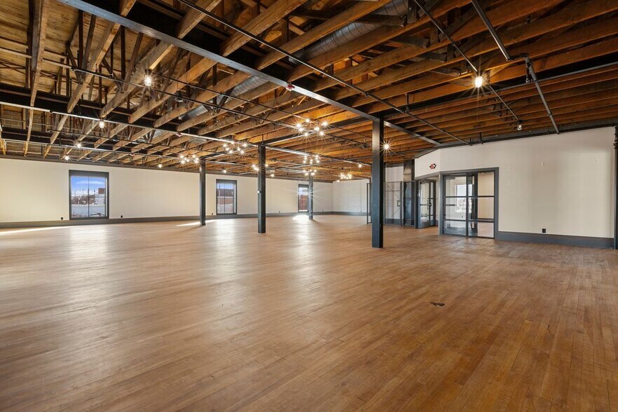 More Photos Of 100 Saint Louis Ave, Seymour Office For Sale