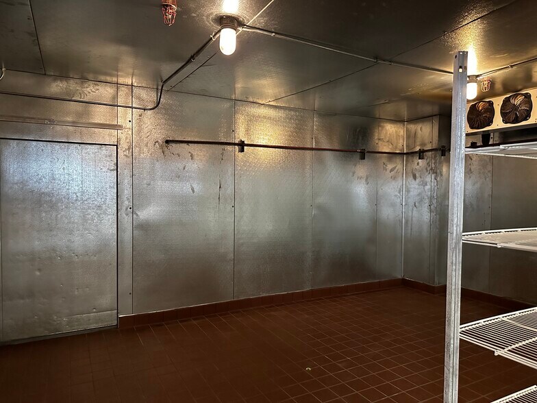 More Photos Of 45 Rincon Dr, Camarillo General Retail For Lease