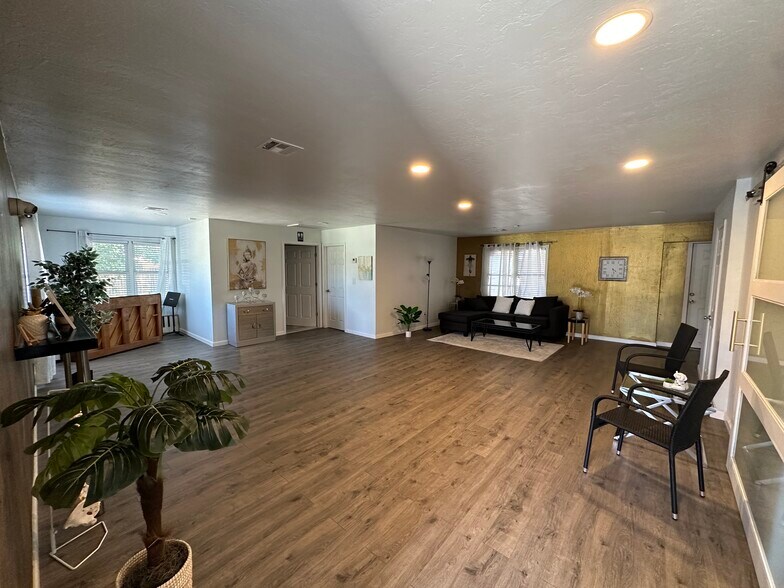 More Photos Of 1324 SW 89th St, Oklahoma City Freestanding For Sale