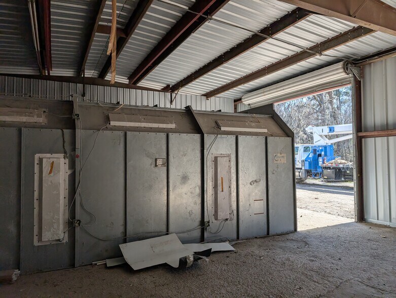 More Photos Of 810 Talmadge Ave, Garden City Warehouse For Lease