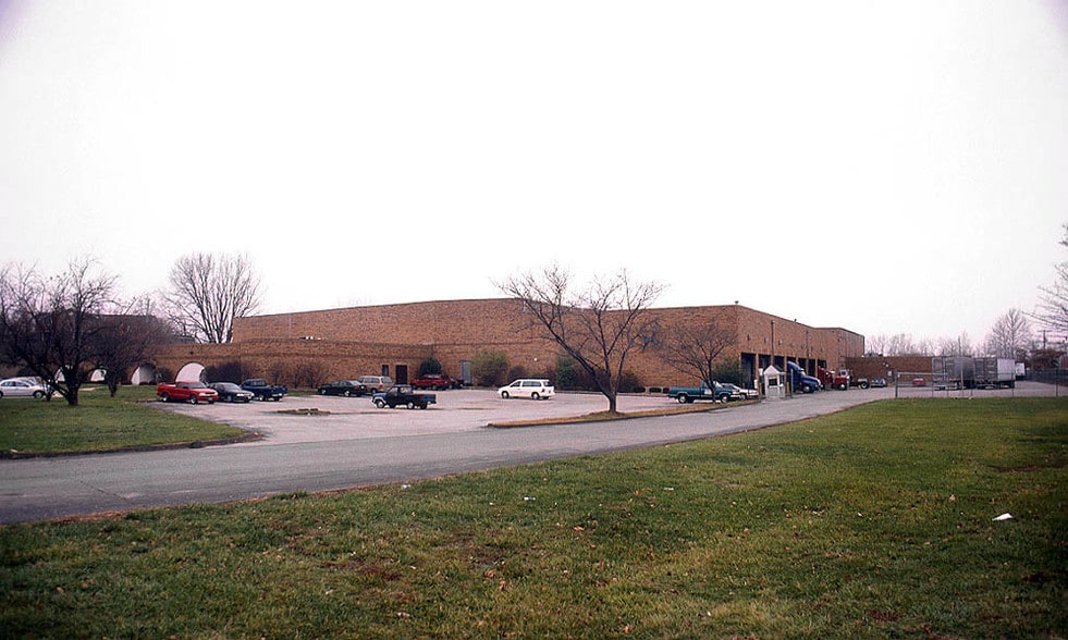 More Photos Of 3801 McKelvey Rd, Bridgeton Flex For Lease