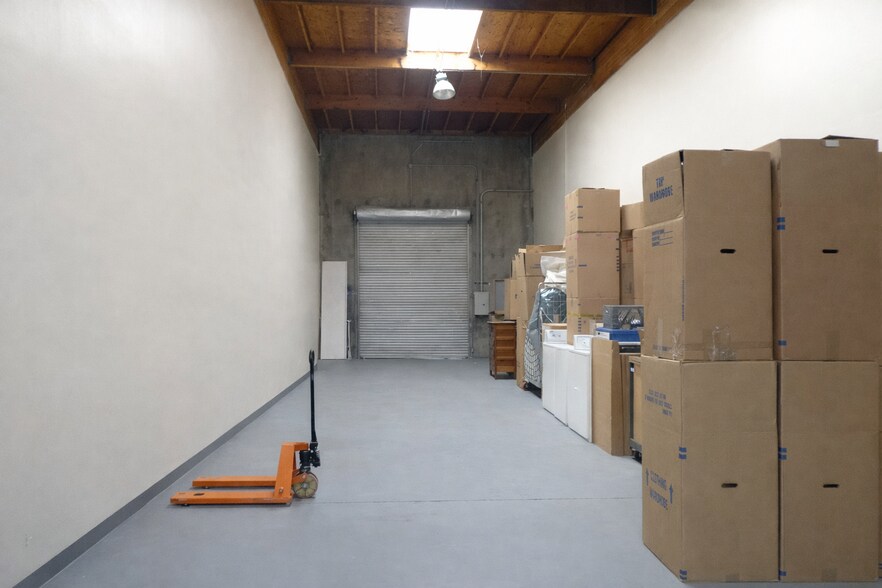 More Photos Of 1311-1339 Lawrence Dr, Newbury Park Warehouse For Lease