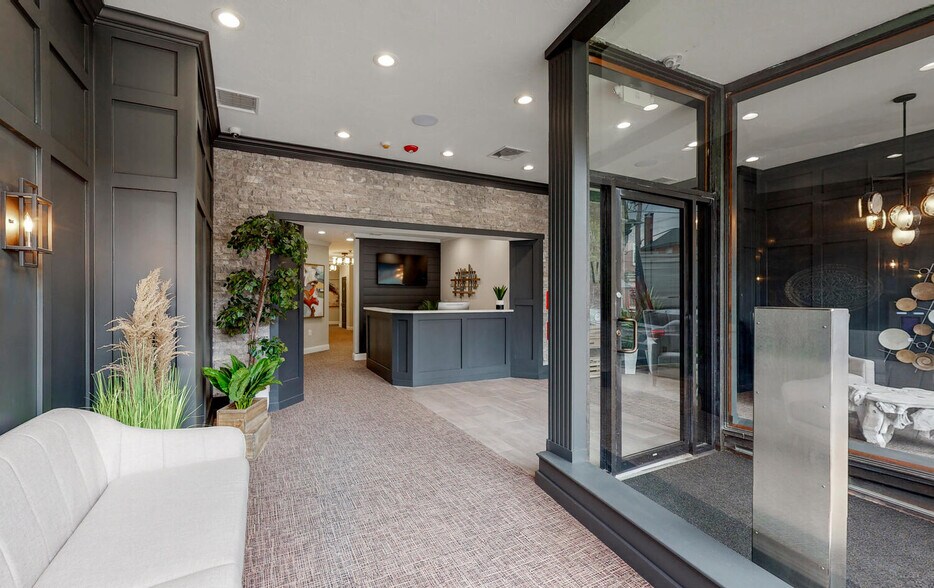 More Photos Of 48 S Market St, Elizabethtown Office For Lease