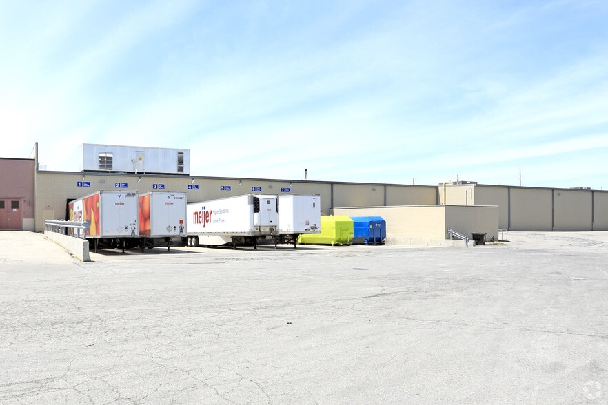 More Photos Of 28300-28800 Telegraph Rd, Southfield General Retail For Sale