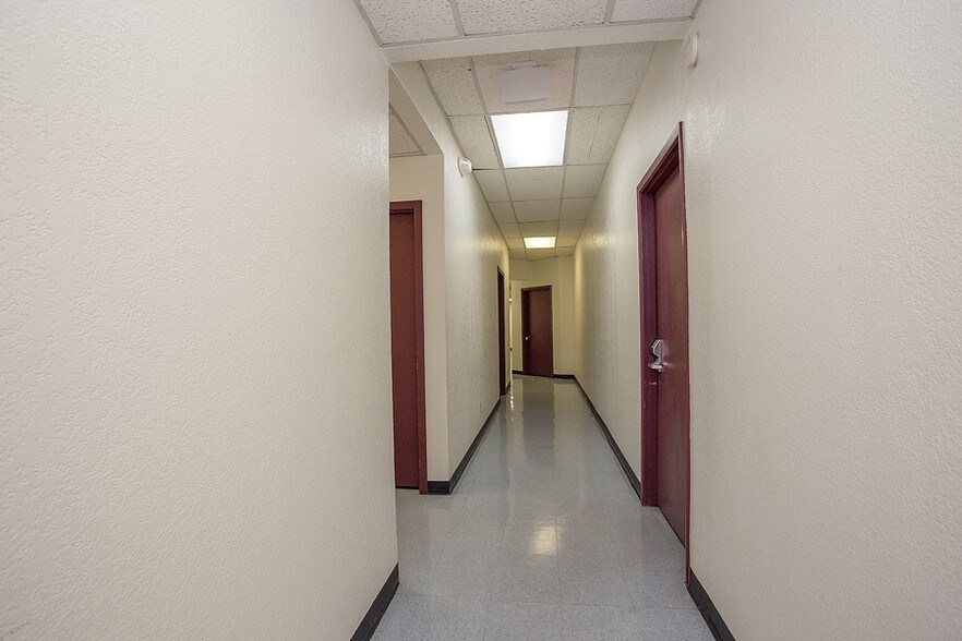 More Photos Of 3118 E McDowell Rd, Phoenix Office For Lease