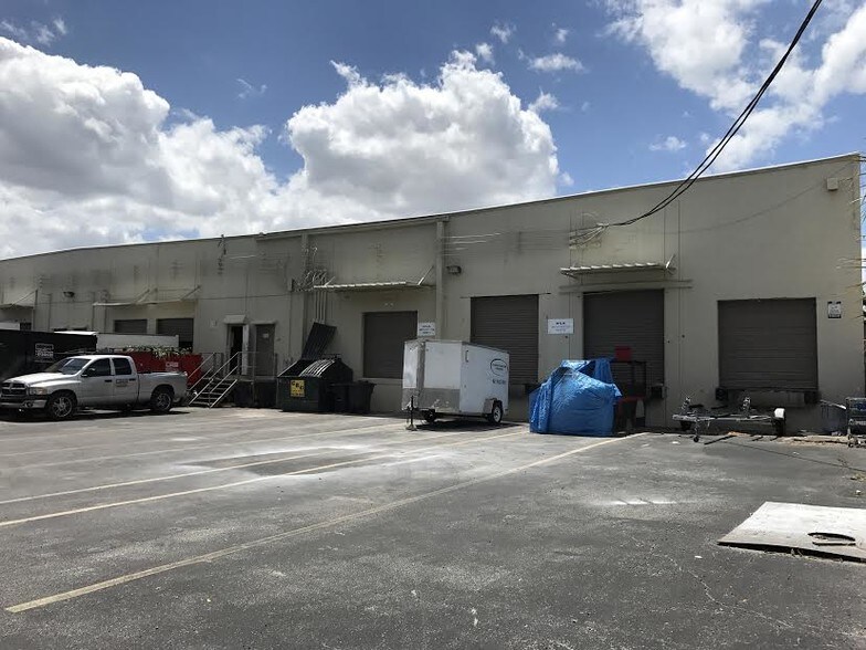 More Photos Of 6103-6119 Anno Ave, Orlando Warehouse For Lease