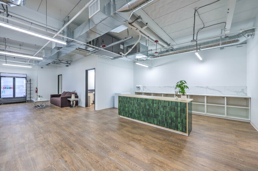 More Photos Of 730 Las Vegas Blvd S, Las Vegas General Retail For Sale