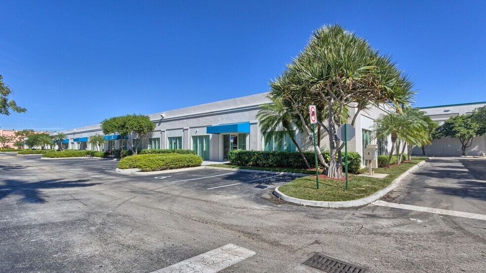 More Photos Of 1900-1924 NW 84th Ave, Miami Light Manufacturing For Lease