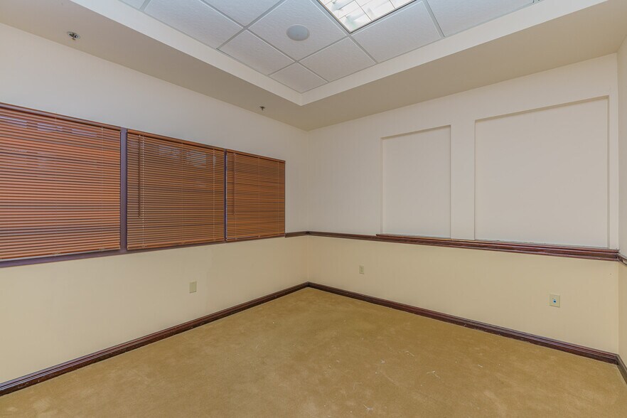 More Photos Of 10 Maxwell Dr, Clifton Park Medical For Lease