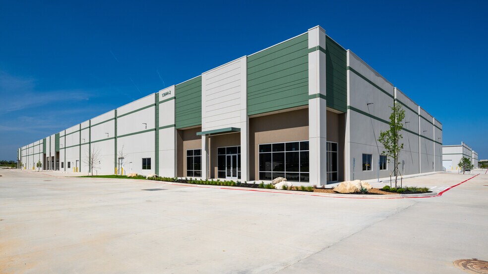 More Photos Of 13644 Toepperwein Rd, Live Oak Unknown For Lease