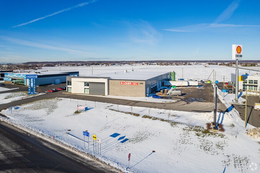 More Photos Of 2105 Ch De L'industrie, St-Mathieu-de-Beloeil Showroom For Lease