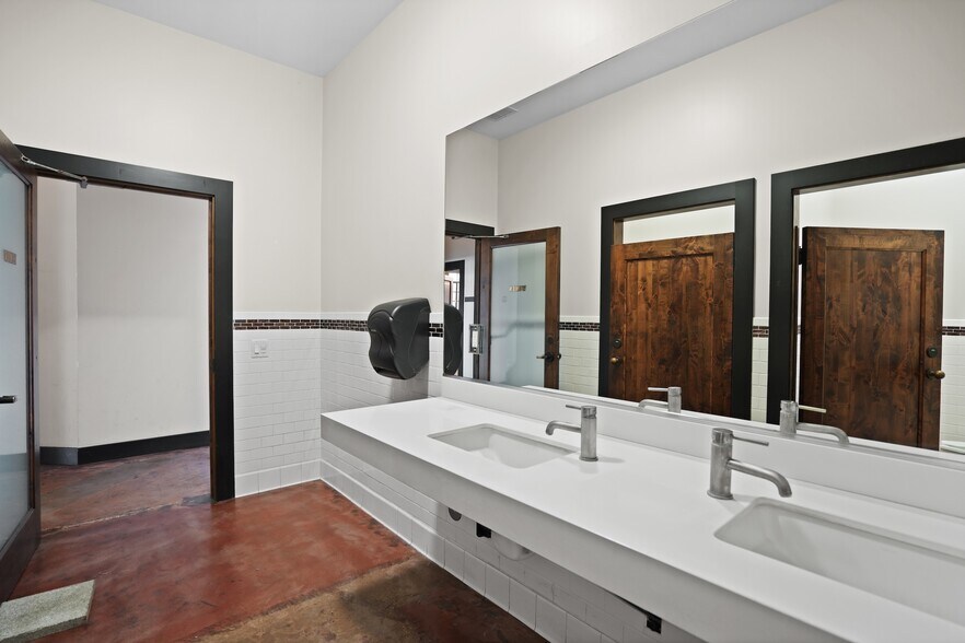 More Photos Of 6728 Bright Ave, Whittier Storefront For Sale